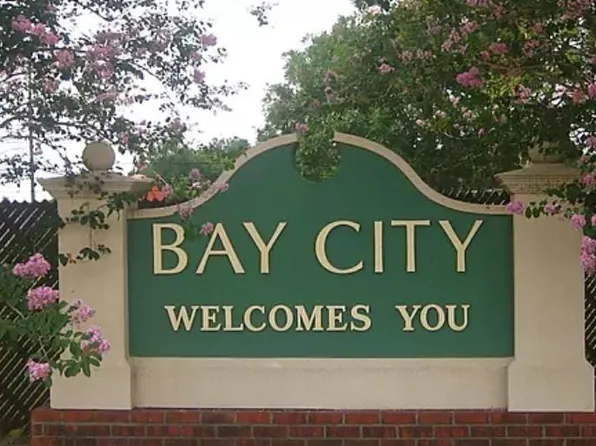 515 7th St, Bay City, TX 77414