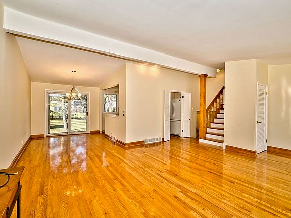 5th image of 612 Fairway Dr
