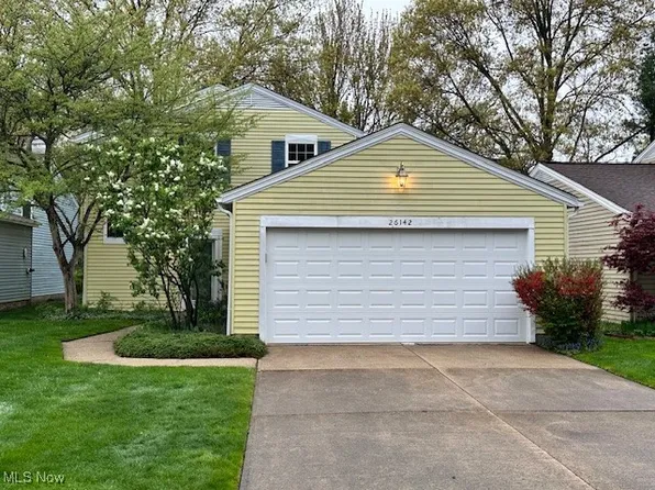 26142 Raintree Blvd, Olmsted Falls, OH 44138