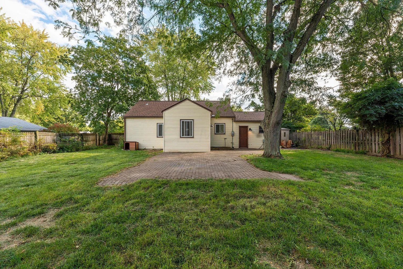 1514 Westminster Dr — Photo 4