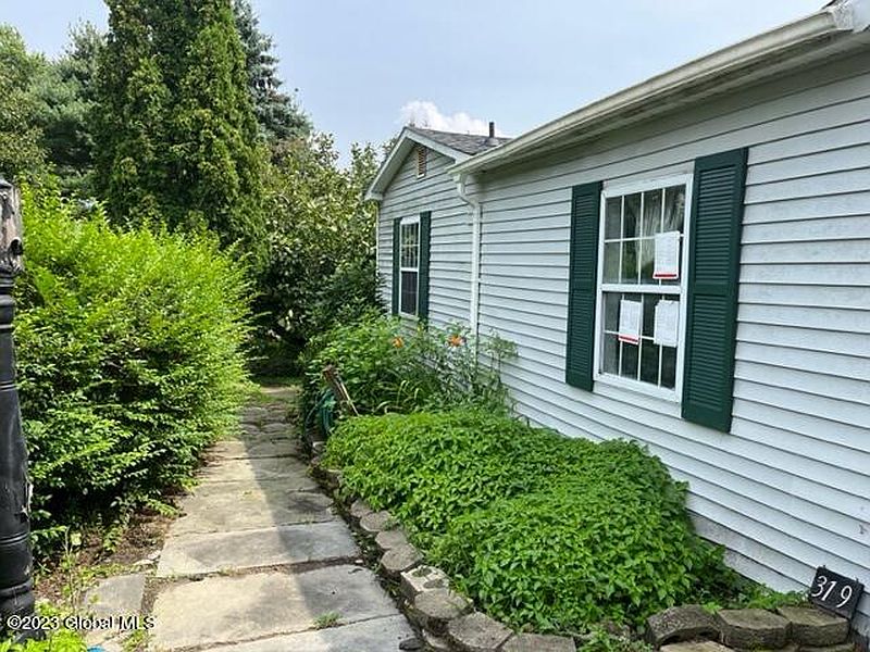 2nd image of 319 Leloup Road