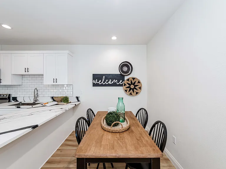 539 W Amerige Ave #B — Photo 6