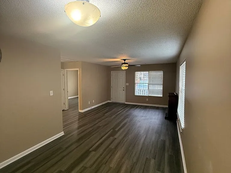 1105 Cherry Meadow Ln — Photo 2