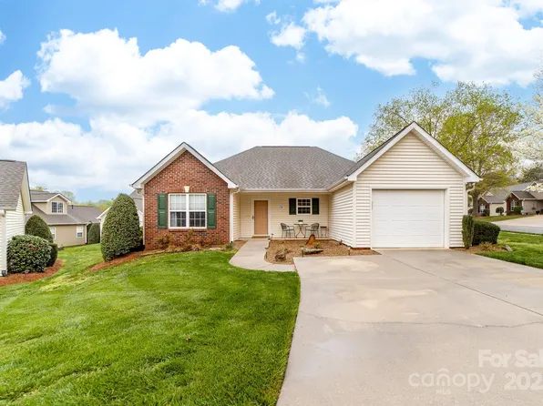 131 Ashwood Ln, Mooresville, NC 28117