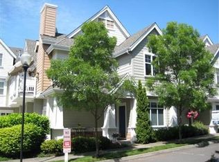 1468 Huckleberry Cir, Issaquah, WA 98029