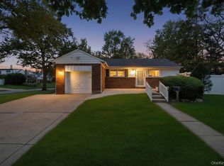 51 Stevenson Rd, Hewlett, NY 11557