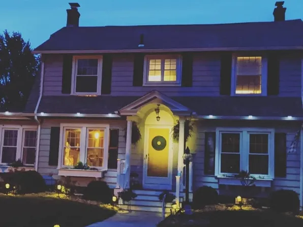 174 Hopkins Pl, Longmeadow, MA 01106