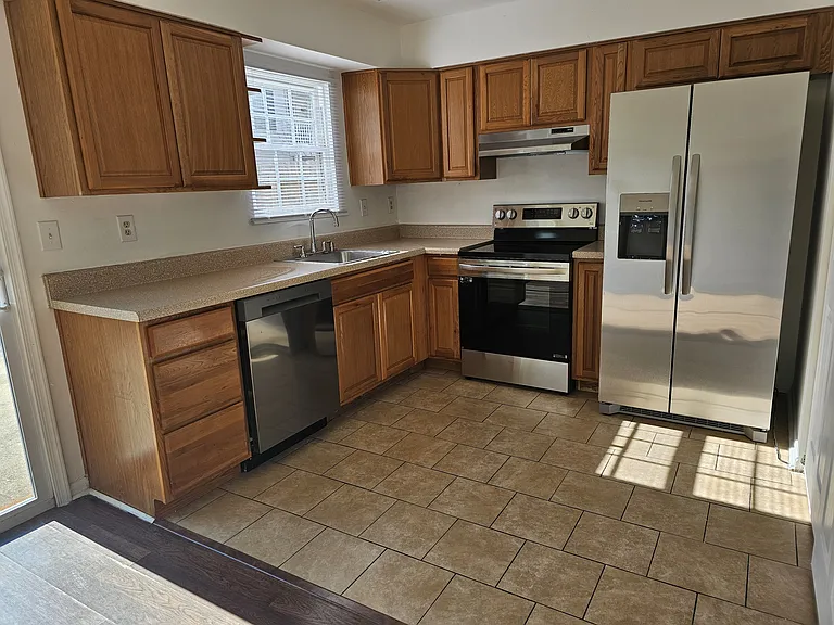 719 Spence Cir — Photo 3