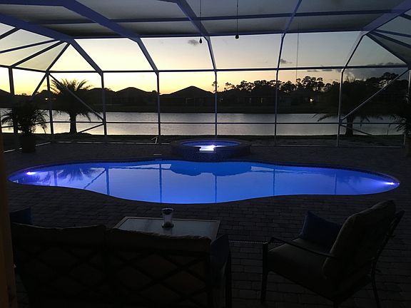 Large lanai w/ pool & hot tu