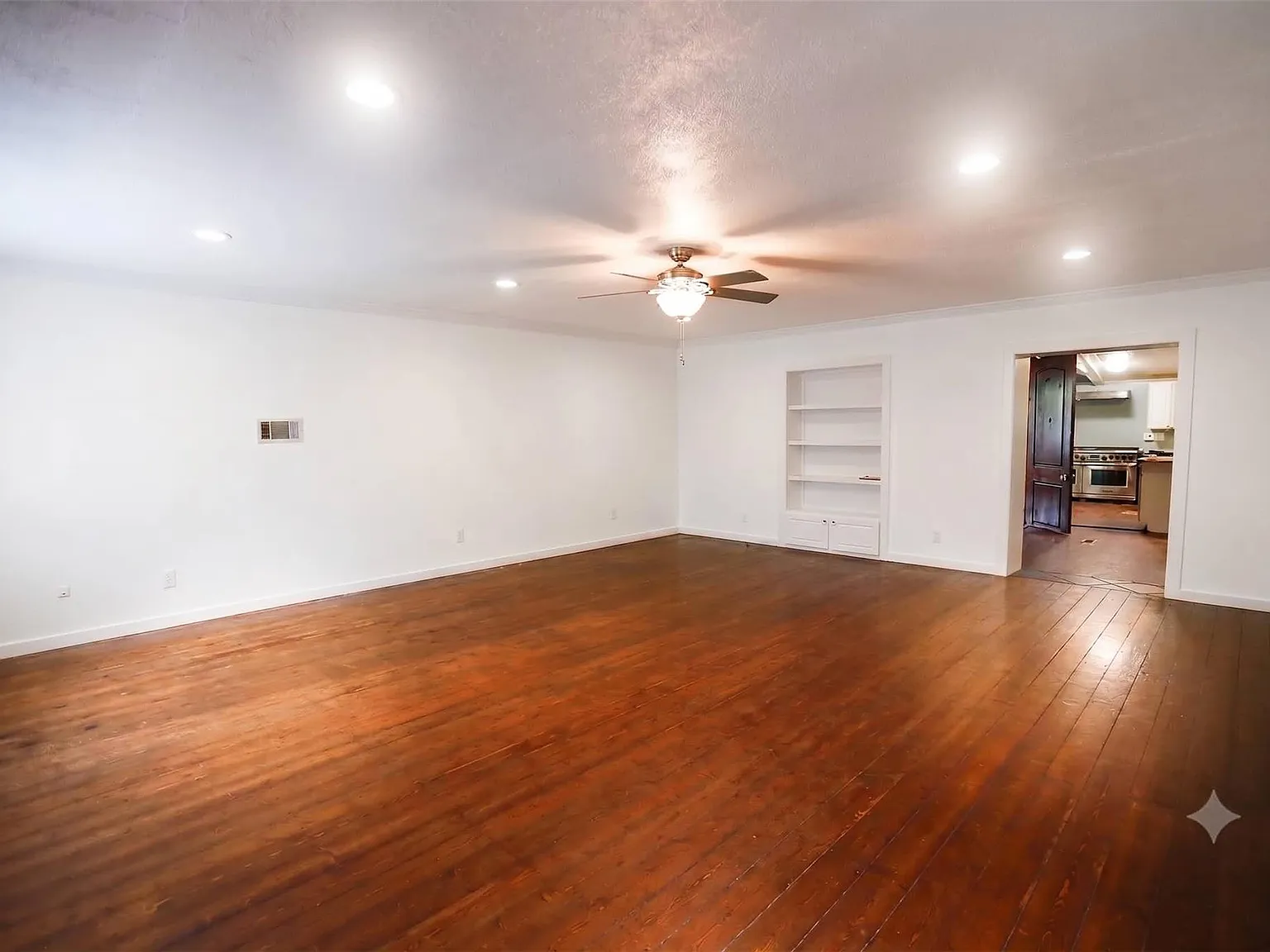 3 bed, 2.0 bath, 2194 sqft, $2,600 — Photo 4