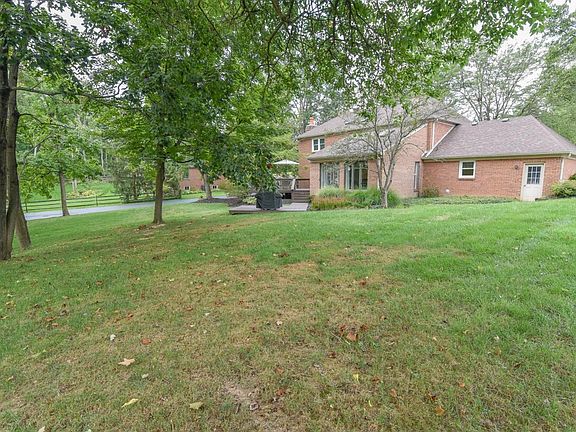 2nd image of 780 Huntersknoll Ln