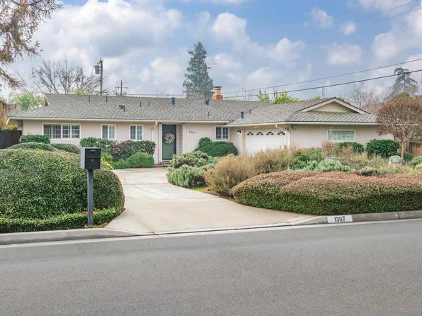 1307 E Almendra Dr, Fresno, CA 93710