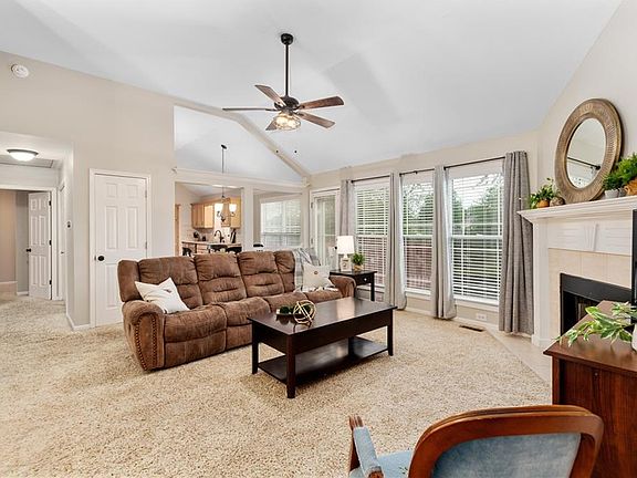 3rd image of 249 NE Dreamweaver Ave