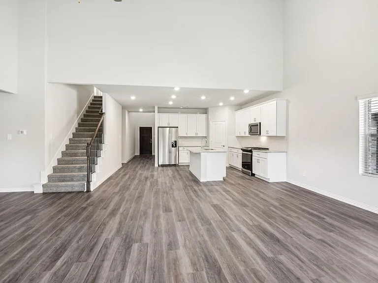 701 Easthill Dr — Photo 6