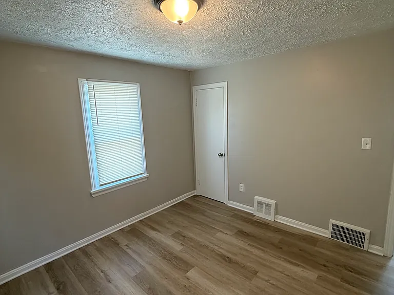 12110 Shady Oak Blvd — Photo 12