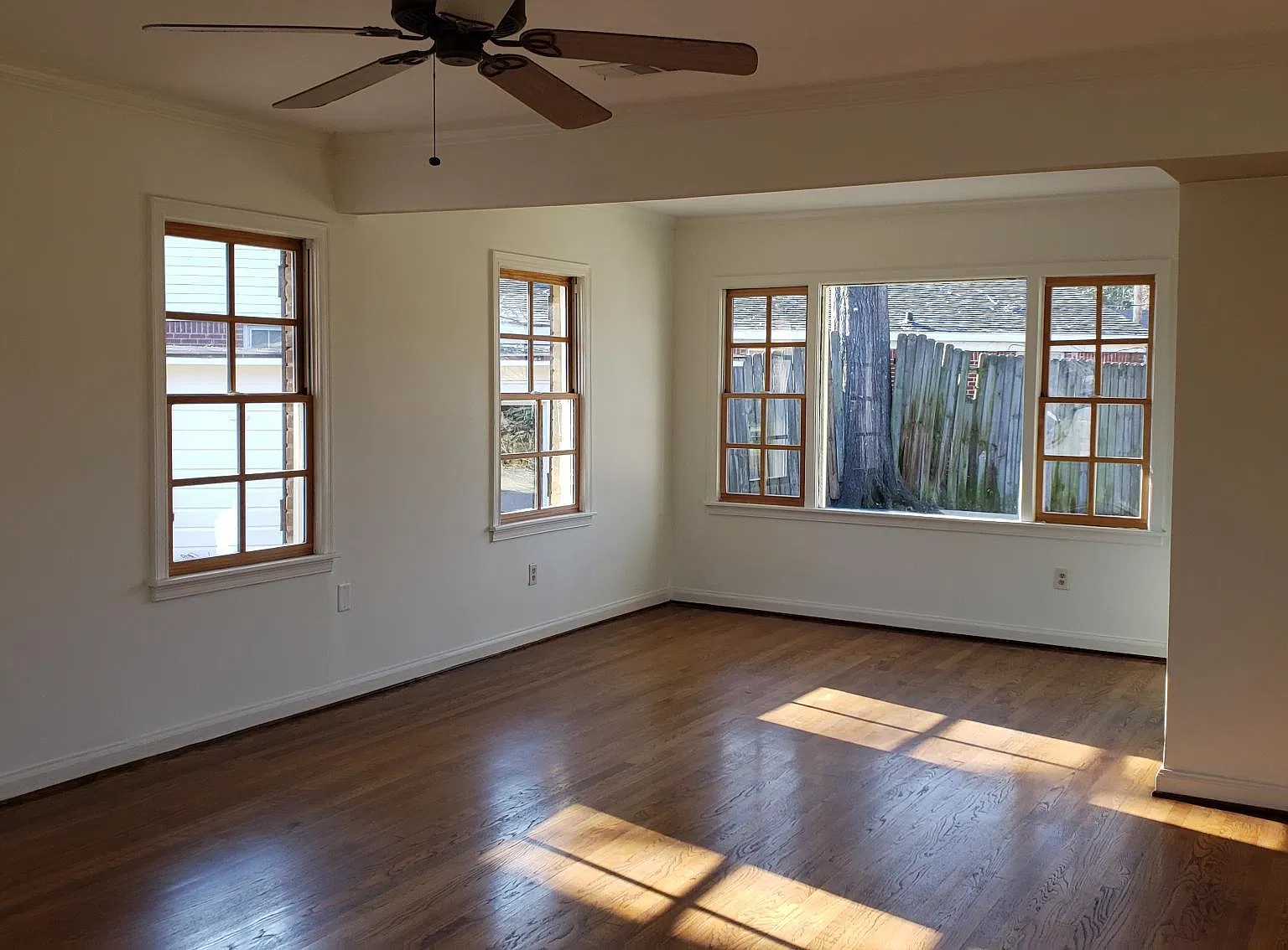 3 bed, 1.0 bath, 1134 sqft, $1,850 — Photo 2