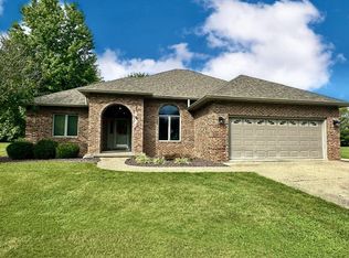 32 Stone Forge Pike, Flora, IL 62839