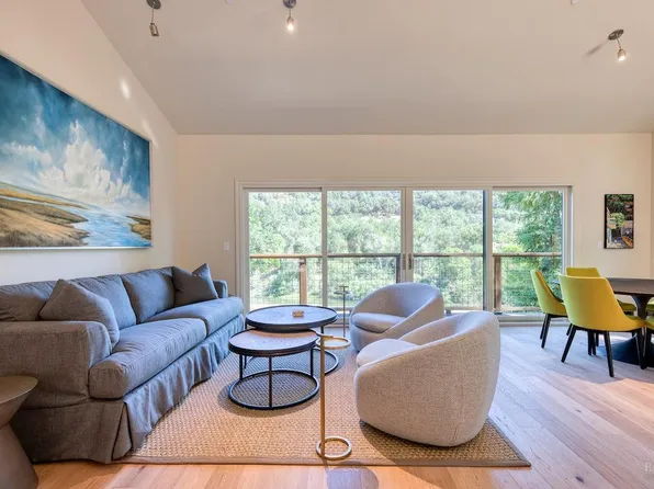 2439 N Fitch Mountain Road, Healdsburg, CA 95448