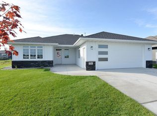 235 Emma Ct, Mapleton, ND 58059