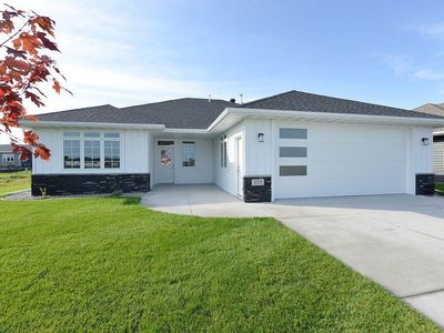 235 Emma Ct, Mapleton, ND, 58059