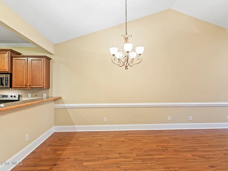 1624 Brook Hollow Dr #B — Photo 4