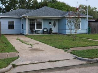 922 W 7th St, Freeport, TX 77541