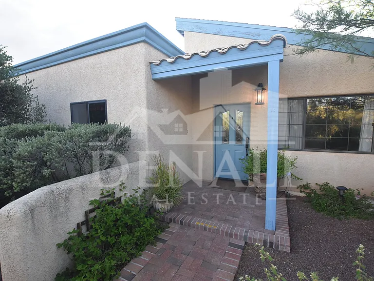 3040 S Donald Ave — Photo 1