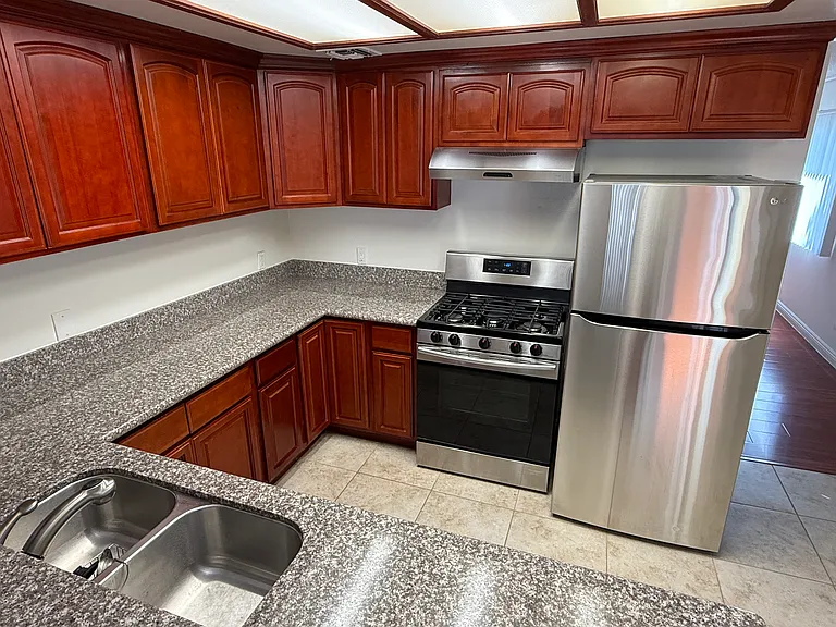 518 N Mentor Ave #106 — Photo 3