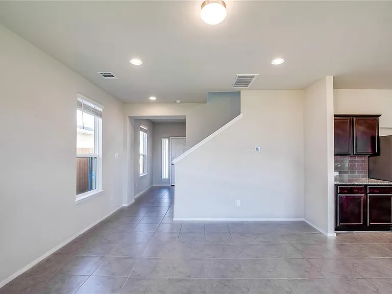 226 Trailside Ln — Photo 5
