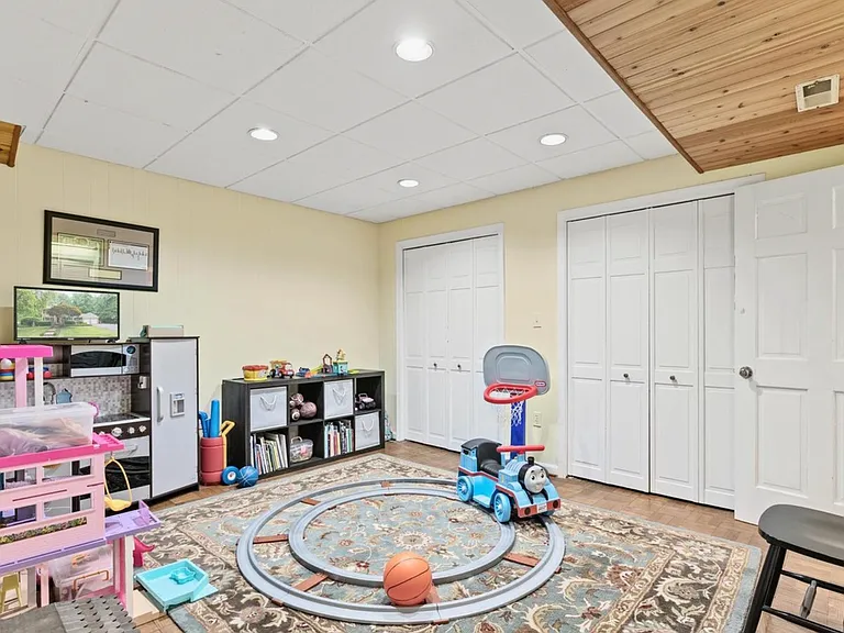 11002 Warwickshire Dr — Photo 37