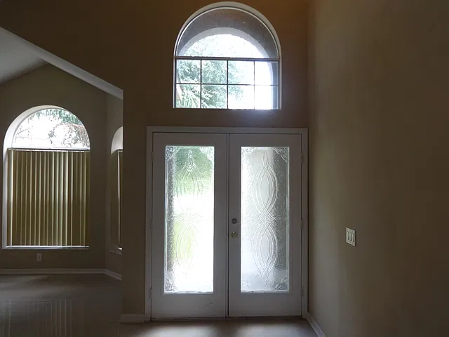 4 bed, 2.5 bath, 2213 sqft, $3,020 — Photo 2