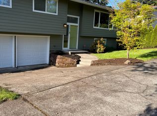 10075 SW Heather Ln, Beaverton, OR 97008