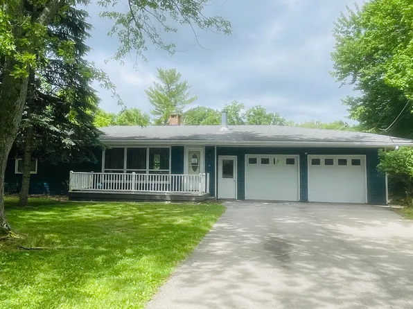 1806 Barr St, Hillsdale, MI 49242
