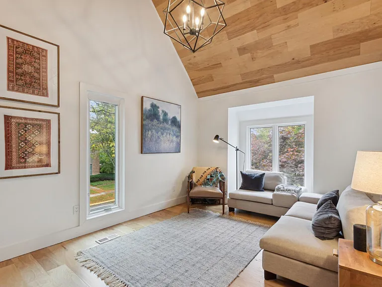 372 W Brown St #3 — Photo 21