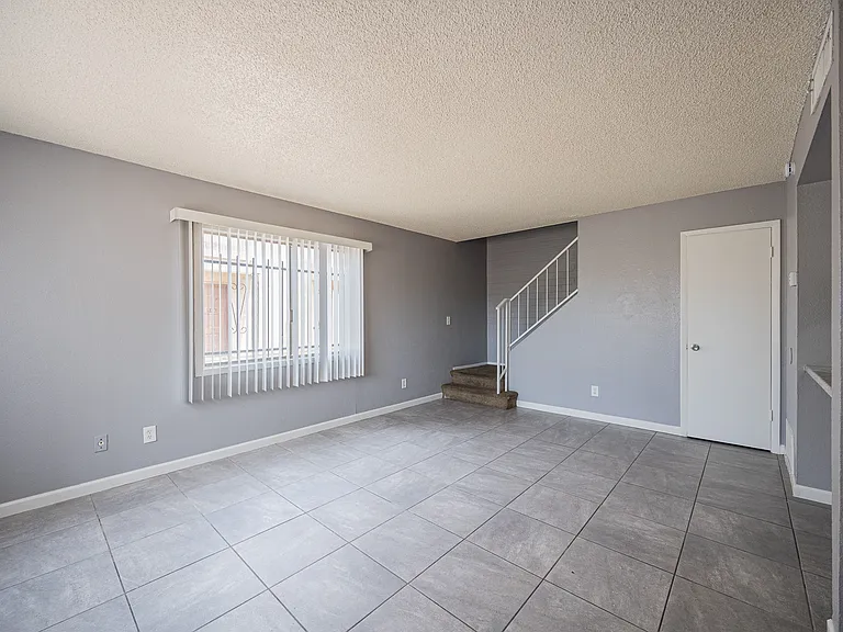 5414 W Lynwood St — Photo 5