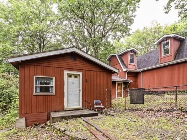 1793 Breakneck Rd, Scottdale, PA 15683
