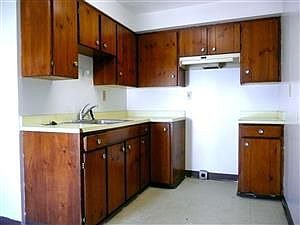 1st image of 1112 W 5th St