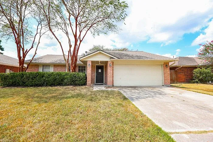 3 bed, 2.0 bath, 1519 sqft, $1,700 — Photo 2