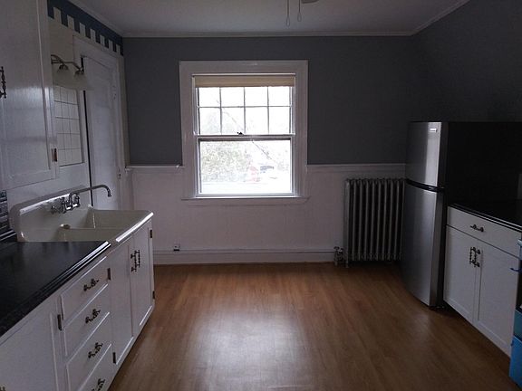 Eat-in-kitchen with walk-in pantry