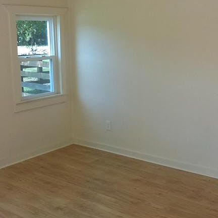 3rd image of 16960 NE 19th Ave