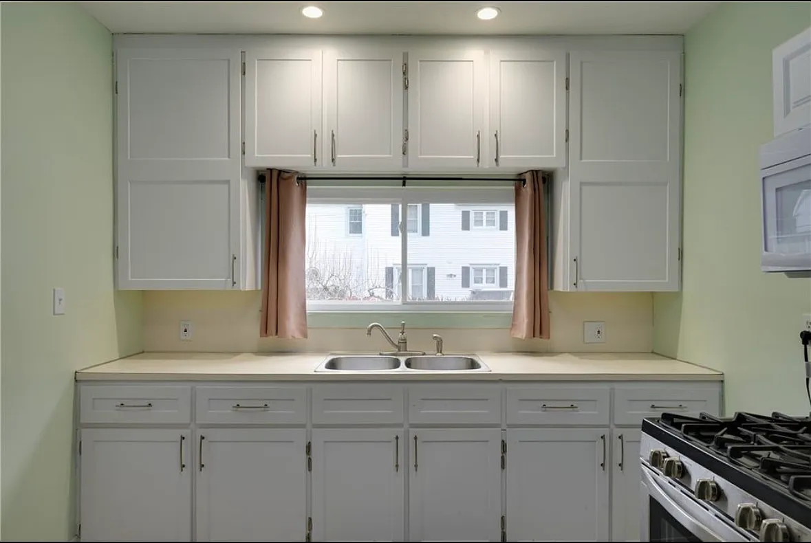 3 bed, $1,800 — Photo 4