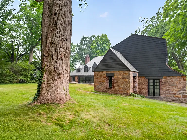 1085 Ridge Rd — Photo 35