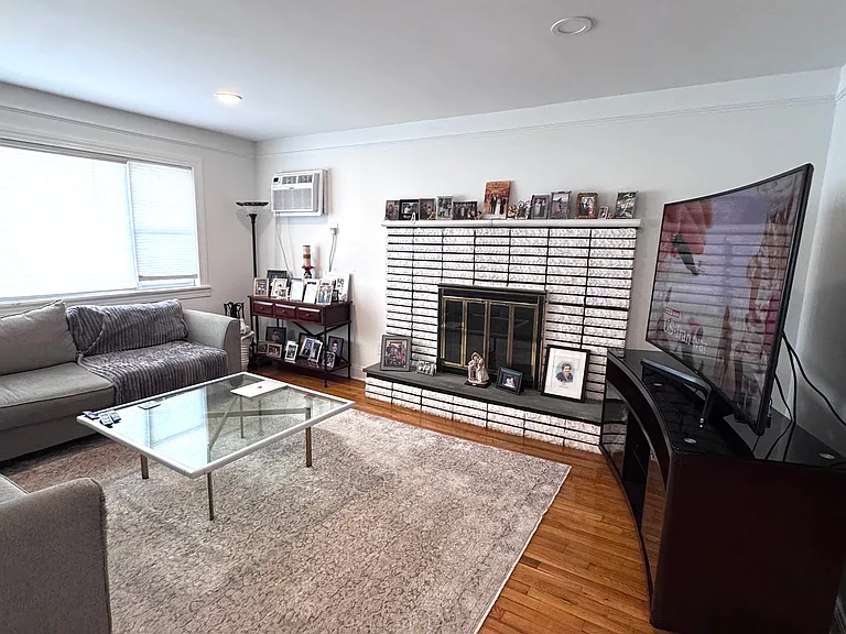 Ambrose Pl — Photo 4