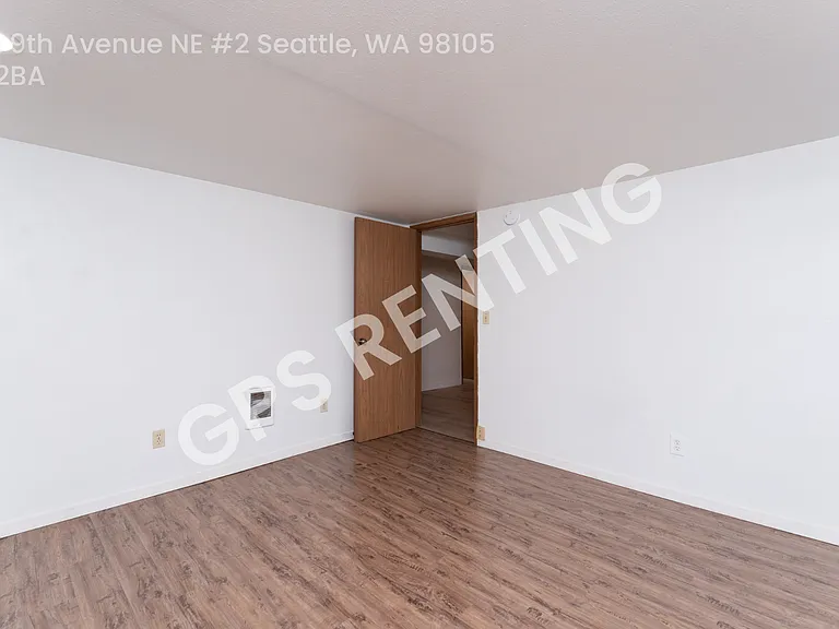 5302 9th Ave NE #2 — Photo 13