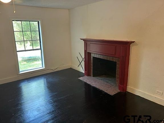 3rd image of 315 E Park Dr