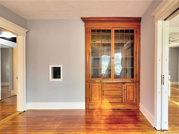 3rd image of 2870 Fairfield Ave #2