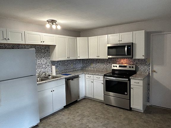 2nd image of 321 Holiday Dr