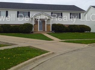 319 Barberry Ct, Dekalb, IL 60115