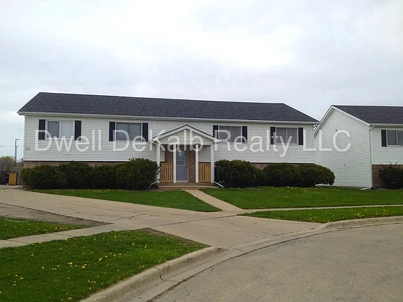 319 Barberry Ct photo 1