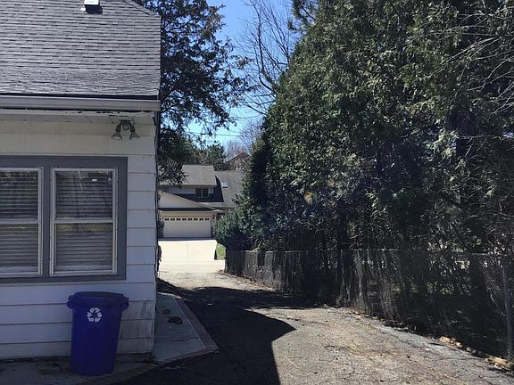 4th image of 18580 Hoffman Ave